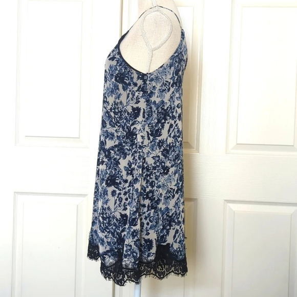 ASTR The Label Women's Blue and White Dress - Picture 4 of 7